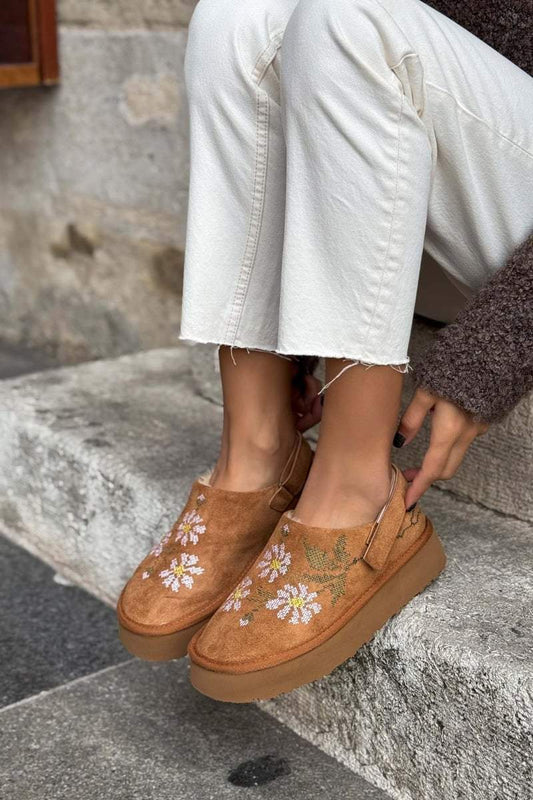 Suede daisy pattern fur lined platform shoes